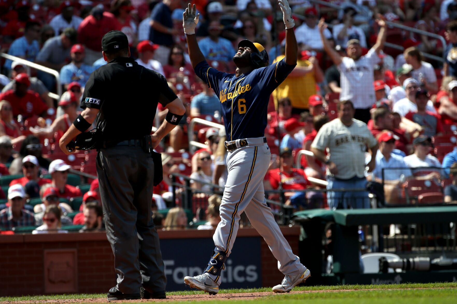 Brewers pound Cardinals 8-0 as Mikolas again gets no run support